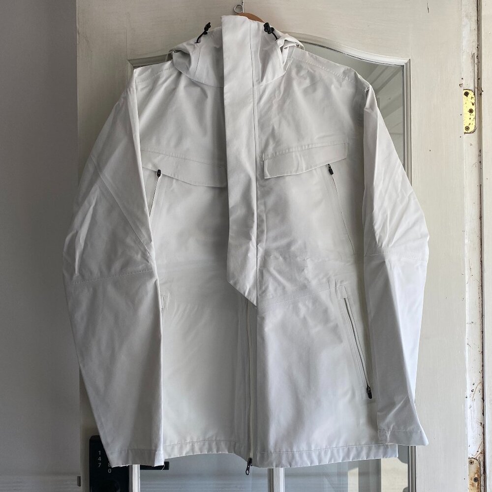 White Zara Move Activewear Jacket in Size L